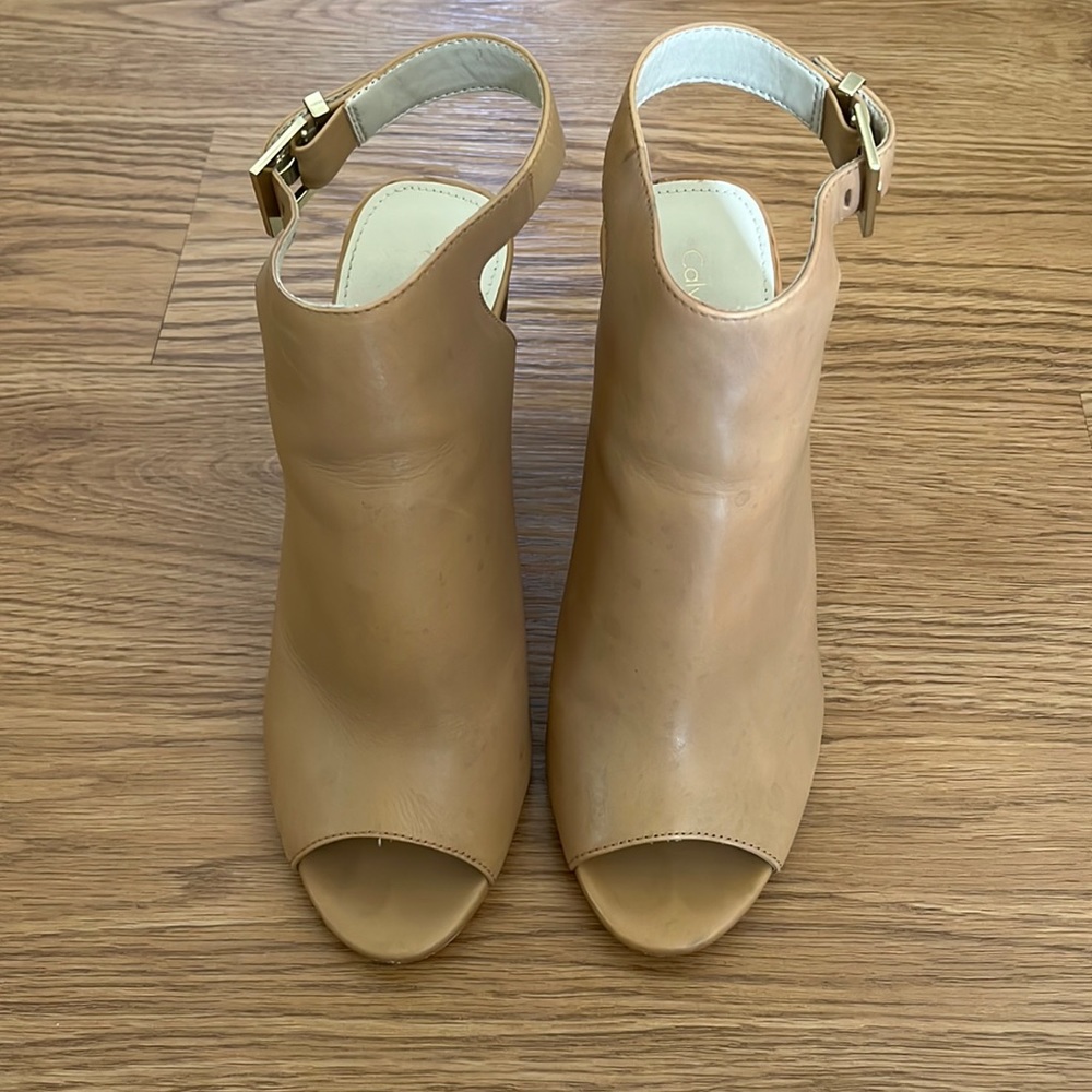 Calvin Klein 4.5 inch heels tan with gold details